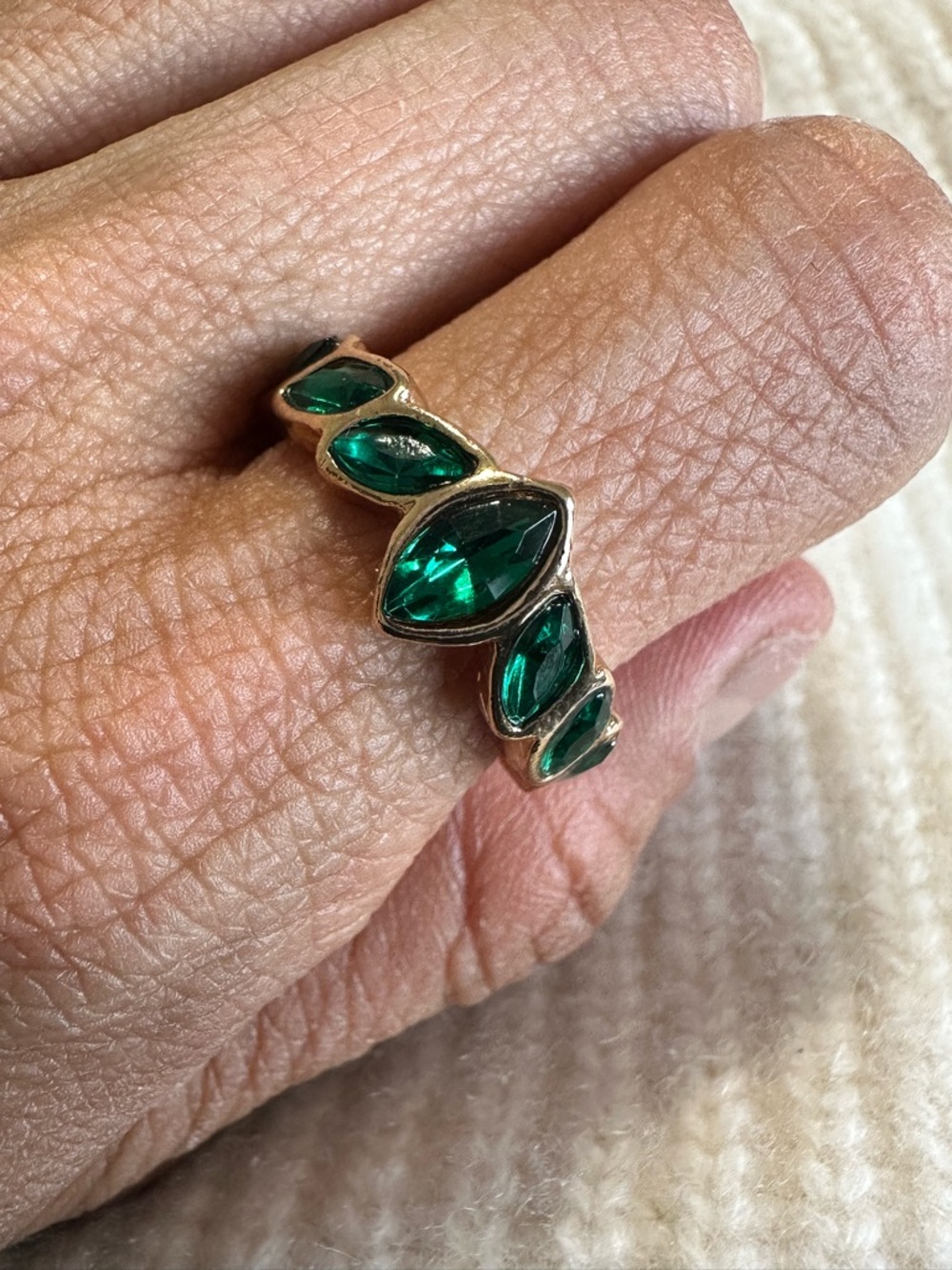 Stunning gold ring